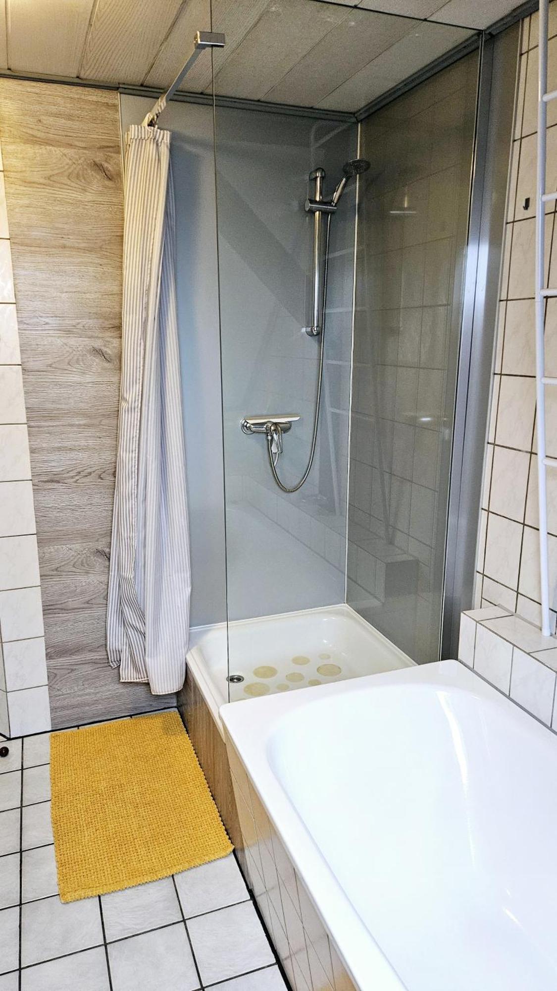 80Qm Monteuroase In Melsungen - Schwarzenberg Mwst Ausweisbar 아파트 외부 사진
